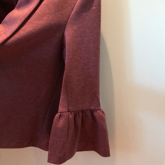 Soho Apparel Ltd small short waisted jacket w 3/4 length sleeves, ruffled cuffs - Picture 3 of 7